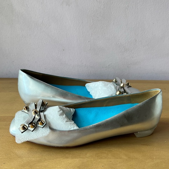 TORY BURCH “AURORA” SILVER METALLIC CLEAR LUCITE HEEL SHOES BRAND NEW IN BOX - Picture 4 of 16